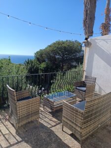Ideale per rilassarsi dopo una giornata al mare o per sorseggiare un aperitivo ammirando il tramonto