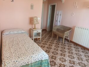 Grazie all'sampio ingresso living, La Strelizia è ideale anche per tre ospiti.