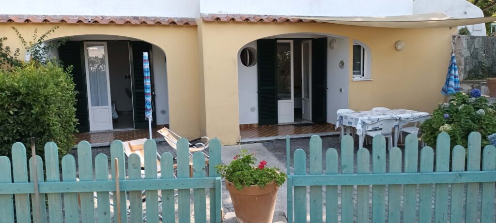 Mini suite familiare" Il Nespolo" al piano giardino